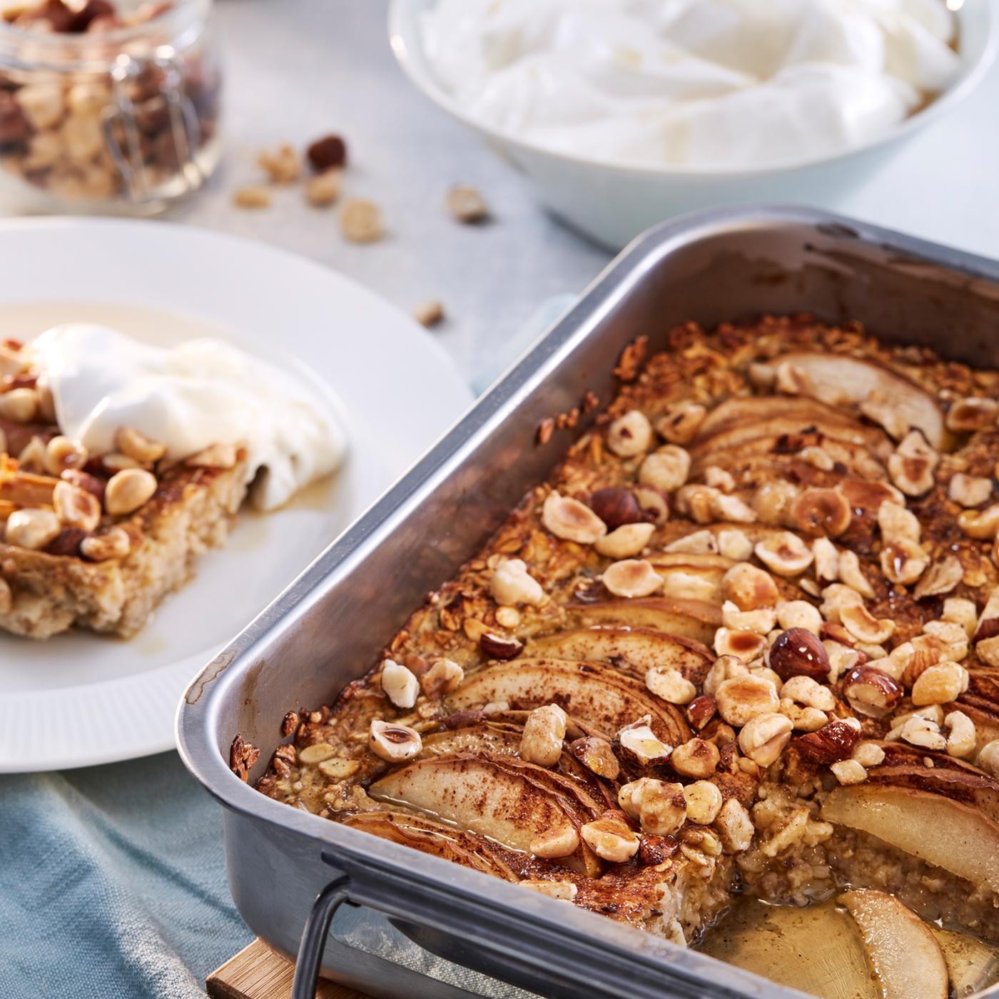 Baked porridge with hazelnuts, apple, cardamom and cinnamon.