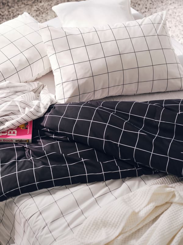 Bed linen in different colours, styles and material.