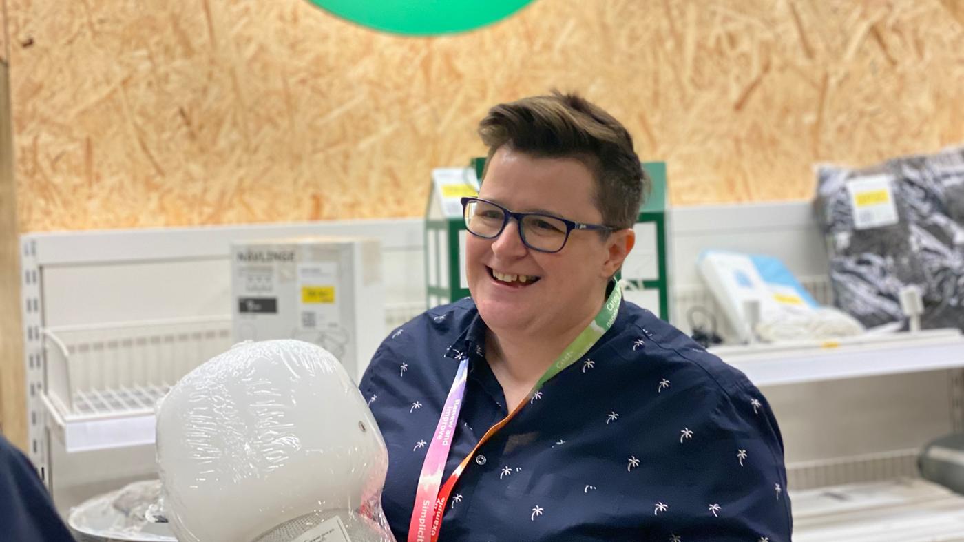 Bild på Alison Walker, en IKEA medarbetare.