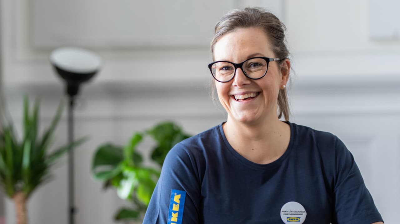 Bild på Anna Löf Oscarson, en IKEA medarbetare.