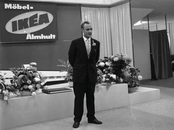 Bild på invignen av det första IKEA varuhuset i Älmhult 1950.