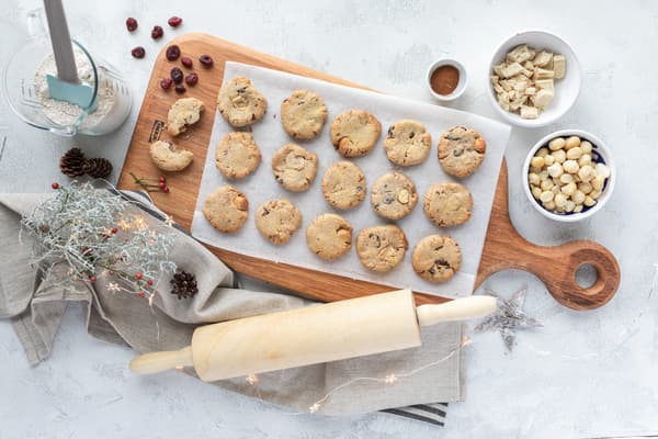 Biscotti al cioccolato bianco e macadamia
