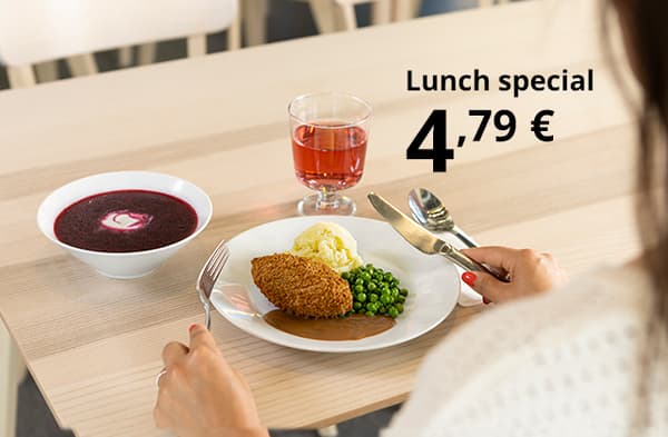 Breakfast, lunch and dinner at IKEA? Yes! Lunch special priced at 4,79 € available Monday to Friday from 11:00 to 17:00, including soup, main course and a refreshing drink, served with breaded cutlet, mashed potatoes, green peas and gravy on a dining table.