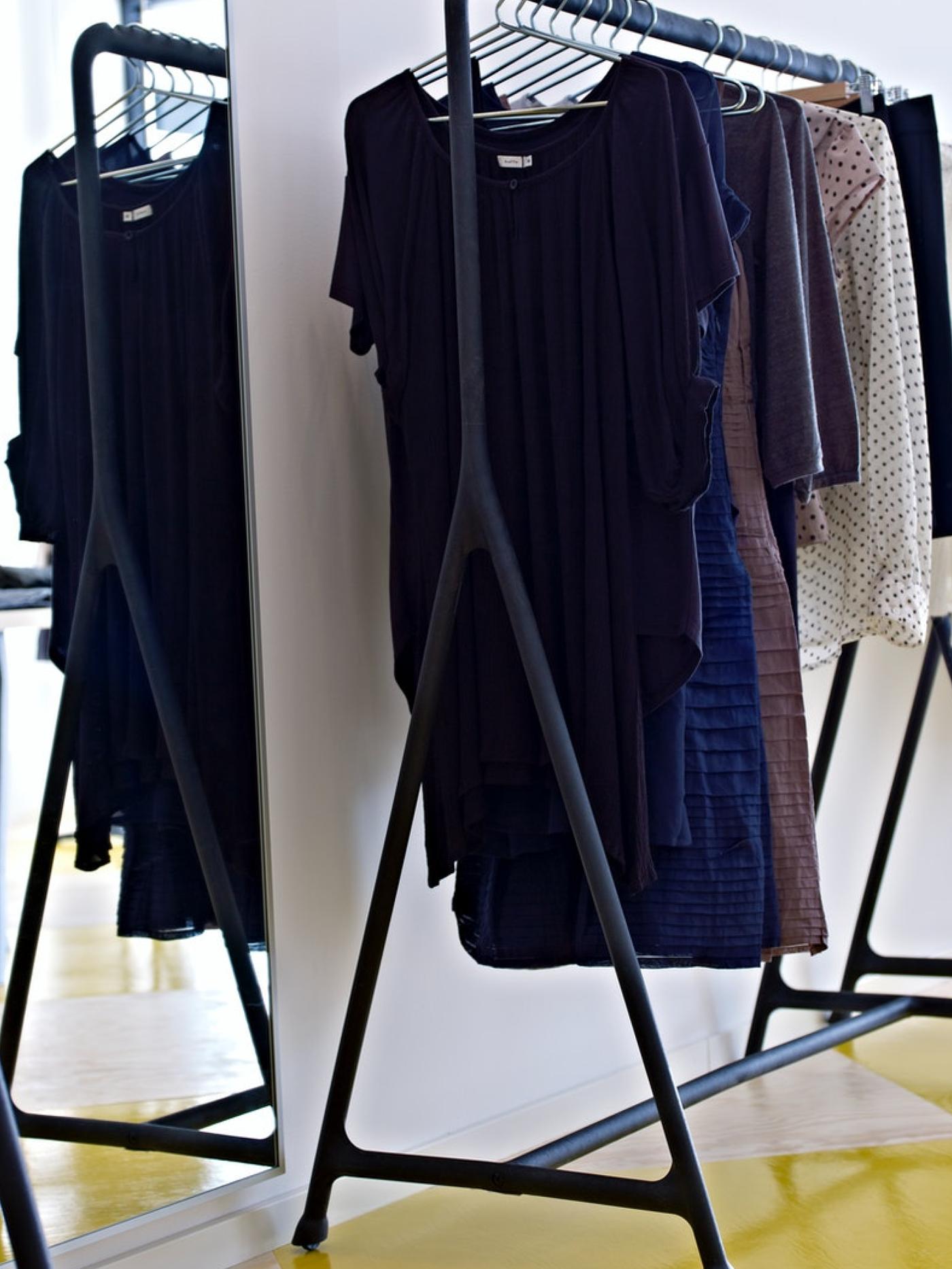 Clothes racks & rails