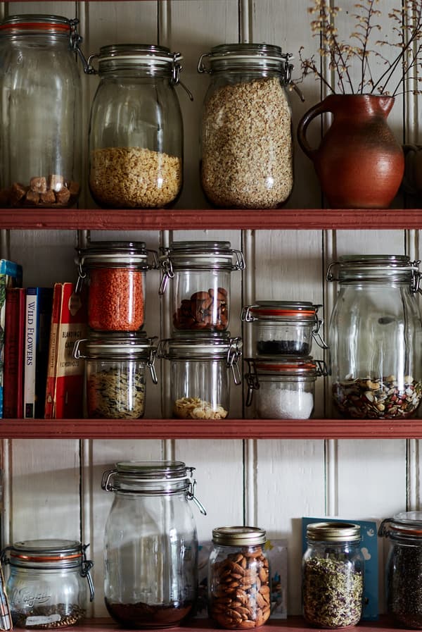 Conservez les aliments dans des bocaux en verre.