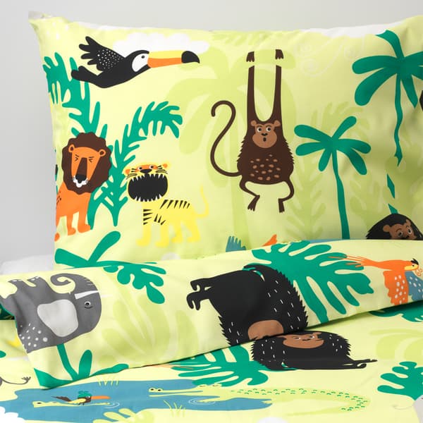 Copripiumino e federa per bambini IKEA DJUNGELSKOG, ispirati al tema della giungla, con graziosi disegni di animali.
