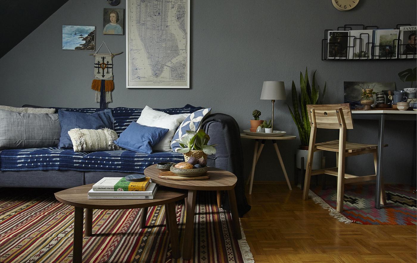 Cosy and inviting room with sofa, coffee tables plus a work table and chair.