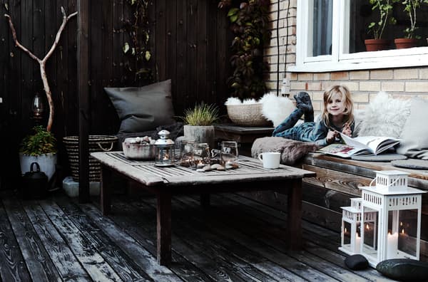 Create an extra living room in the garden.