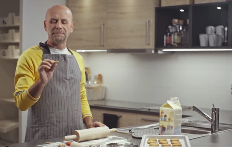 cuisine accessible aux enfants, assurer sécurité enfant dans la cuisine, sécurité enfant, cuisine sécurité enfant, habiter avec des enfants, cuisine sécurisée, protection des coins, protection des bords, guide famille, cuisiner sans danger, idée IKEA