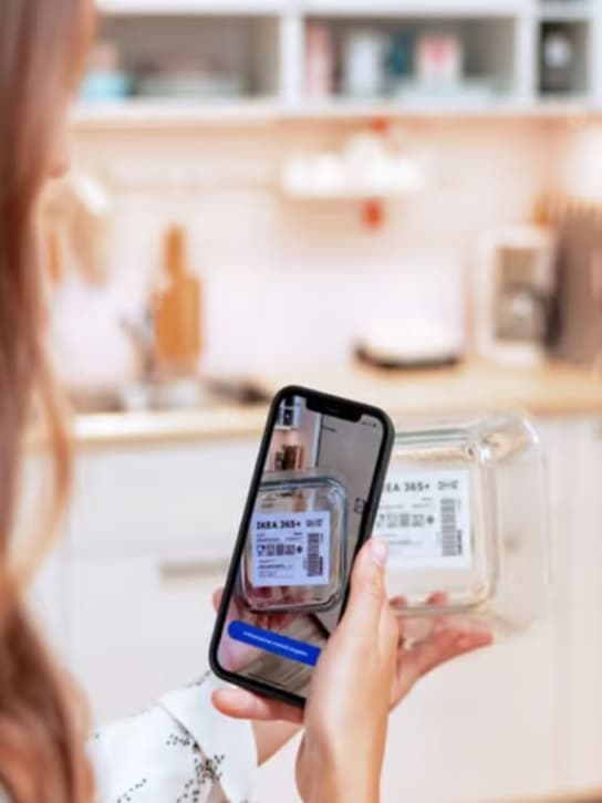 Customer using the IKEA app.