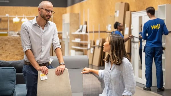 Customers who try on products in the second life of furniture department
