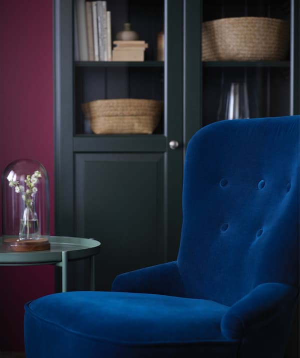 Dark blue velvet REMSTA chair in a living room.