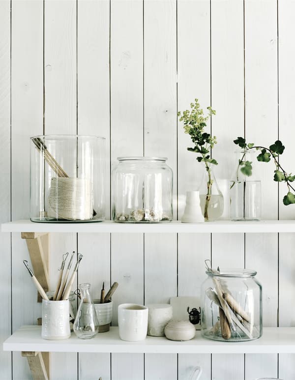 Des rangements lisibles dans l’atelier de poterie d’Annika