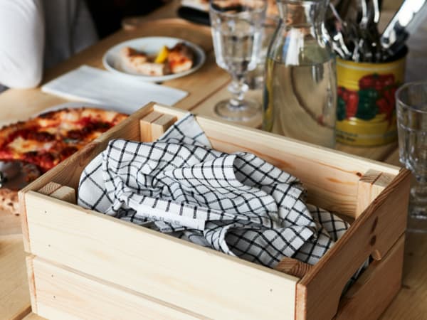 Detail of a restaurant dinning table 