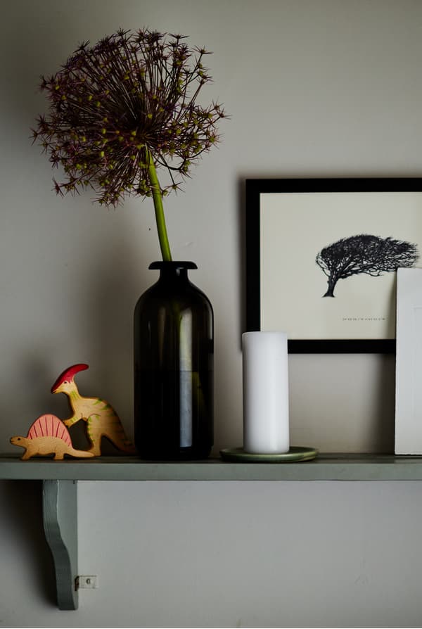 Display wild flowers for a country look.