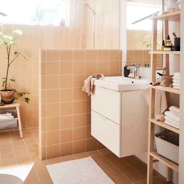 Display your bathroom favourites on a beautiful shelving unit in solid wood, such as IKEA VILTO shelving unit in birch!