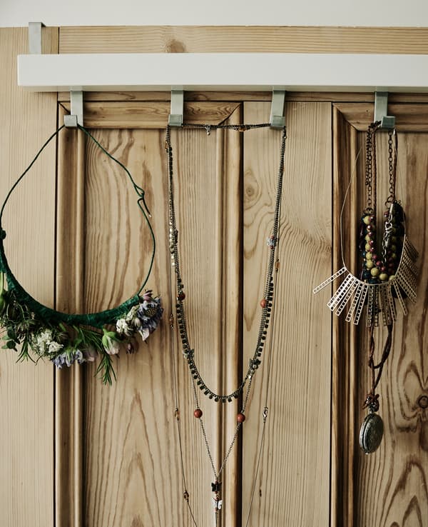 Display your favourite accessories 