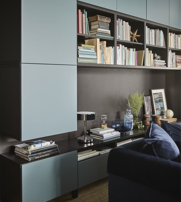 Display your favourite things in your living room! At IKEA you will find modern furniture for storage. Try a ready combination or you can create your own, like this combination with BESTÅ frames in black and VALVIKEN doors in grey-turquoise.