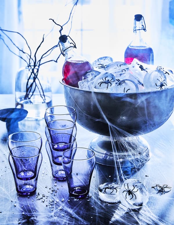 Do a fun DIY home project with the kids this Halloween! Fill a muffin tin with water and put it in the freezer for some cool ice cubes. Serve lingonberry drink in water bottles, such as IKEA KORKEN bottle with stopper in clear glass.