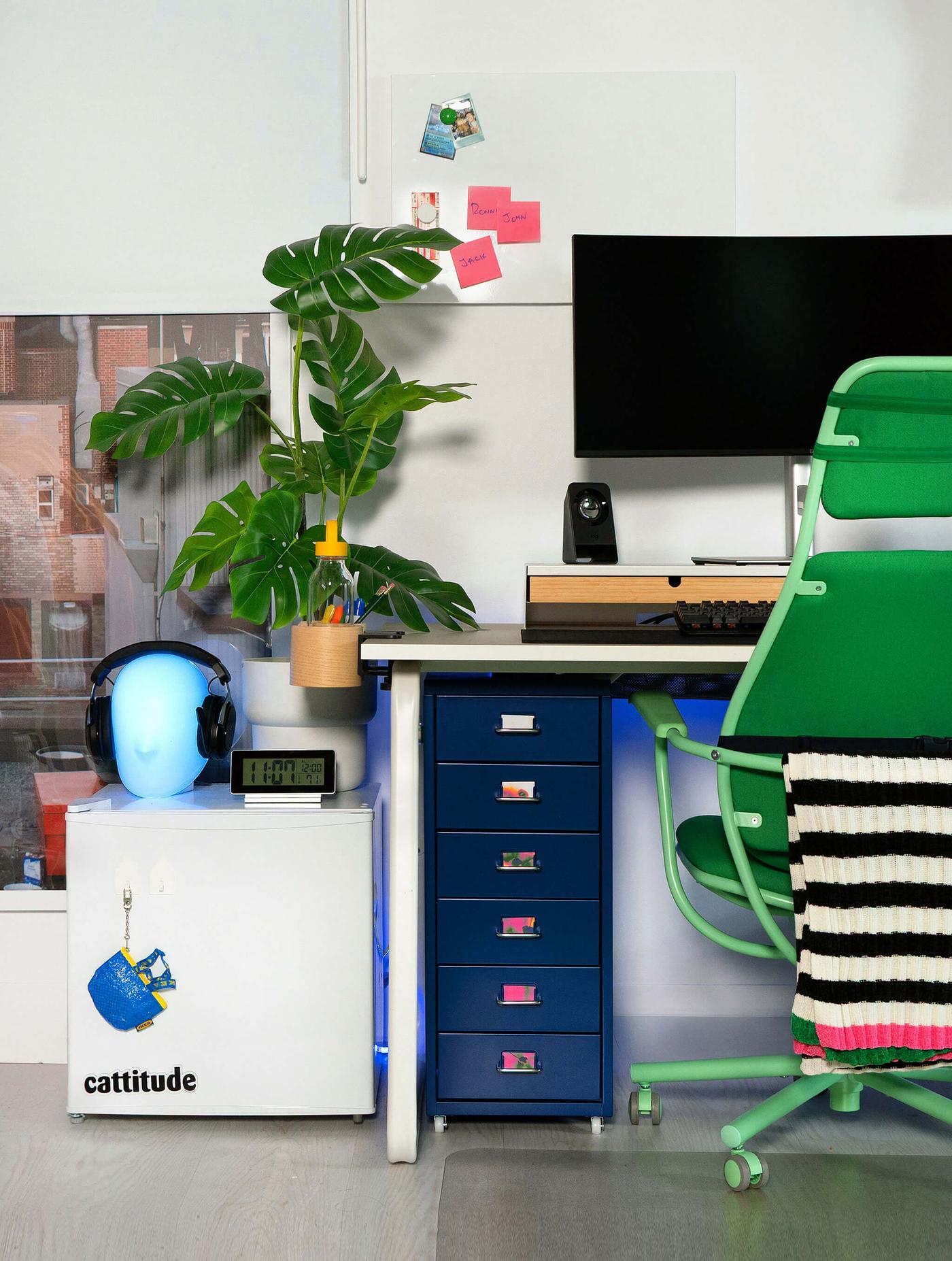 Dorm room desk