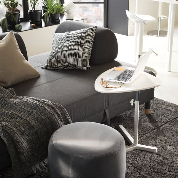 Duduk, baring atau tidur. Cubalah katil sofa yang selesa seperti FLOTTEBO IKEA dengan kusyen mudah alih supaya anda boleh sesuaikan tempat duduk.