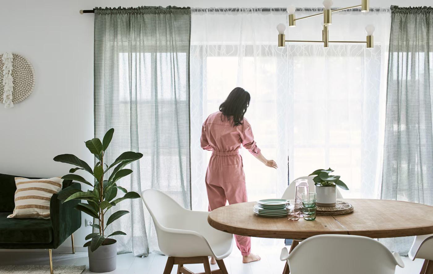 Easy ways to refresh a room with curtains