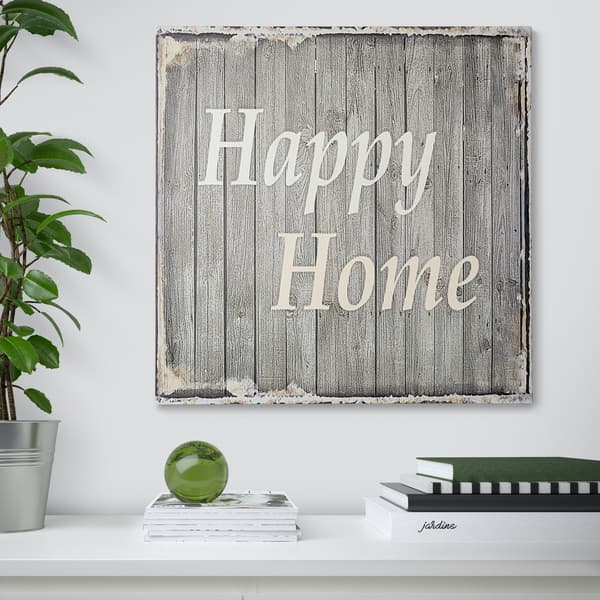 Ein Bild auf dem Happy Home steht hängt überhalb einer Anrichte
