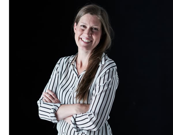 Elin Stierna, an interior designer at IKEA, talks about decoration principles with a big smile.