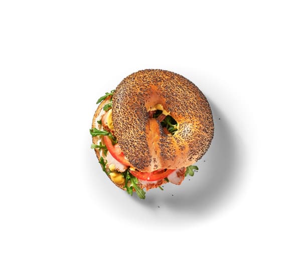 En bagel med kycling och majoraja