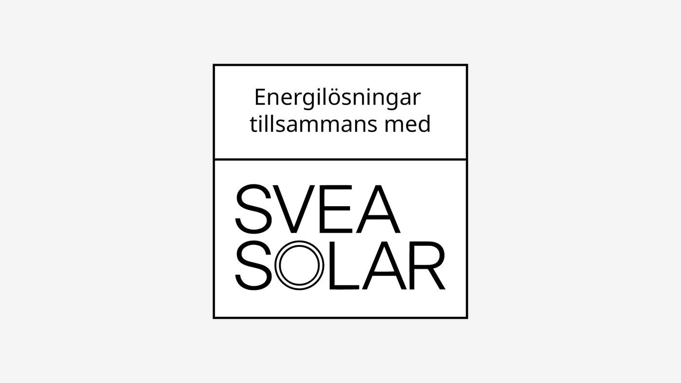 En logotyp med texten "Energilösningar tillsammans med SVEA SOLAR" mot en vit bakgrund.