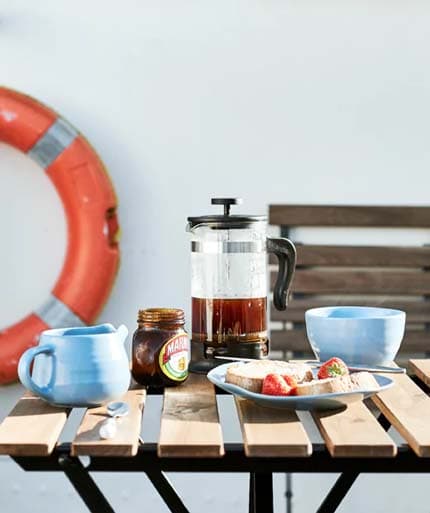 enjoy-breakfast-outdoors-on-the-boat-deck