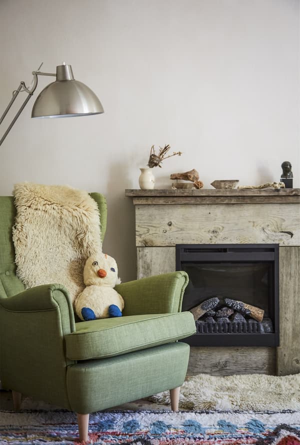 Fauteuil près du feu.