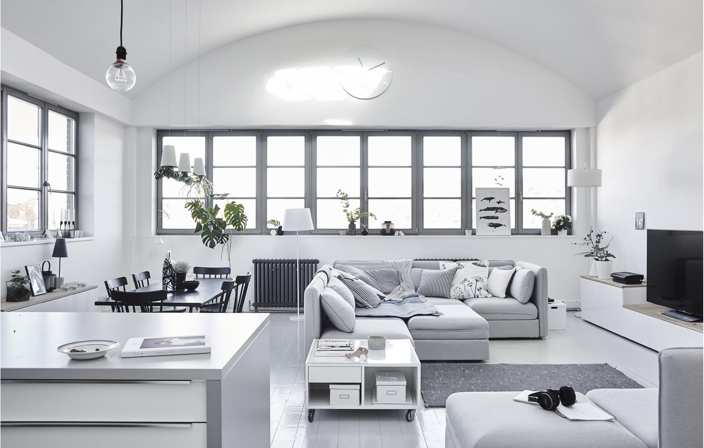 Fiona’s Scandi-style minimal living room.