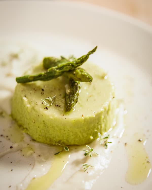 Flan d'asperges à la crème de parmesan.