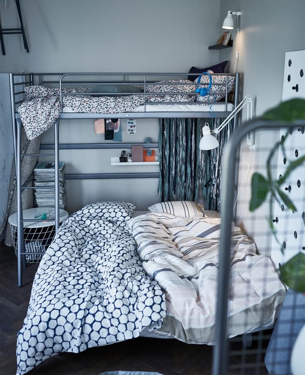 Foldable, compact, soft, white, and portable with castor wheels, the IKEA PS LÖVÅS sofa bed is essential for stayovers. Your guests can sleep just about anywhere!