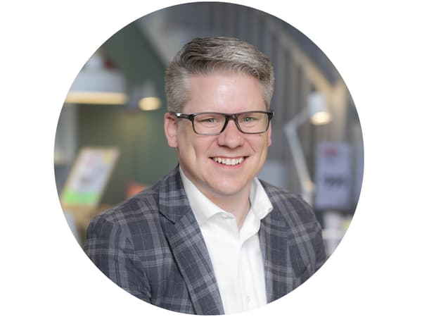 Geoffrey Macdonald ​