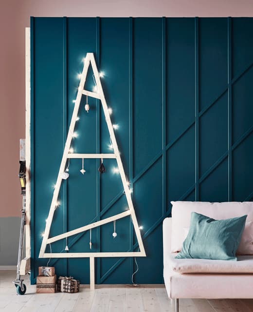 GIF d'un sapin de Noël fait maison en train d'être fabriqué.