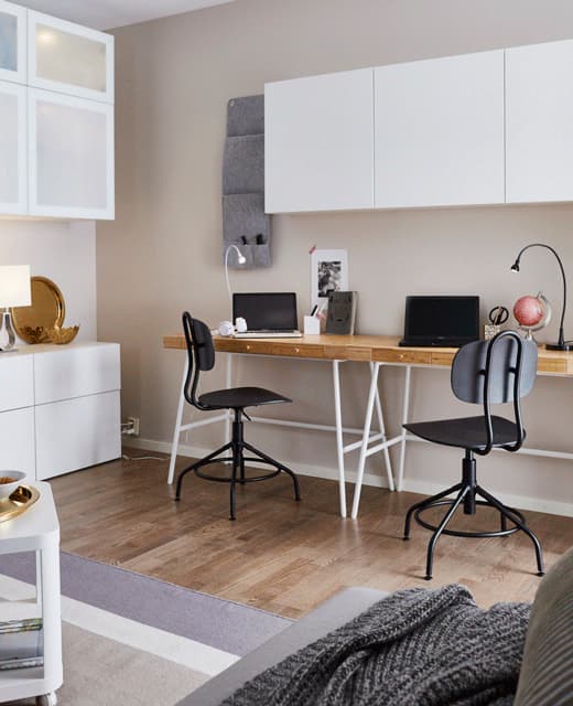 GIF montrant la transformation d’un espace de travail en coin à manger.