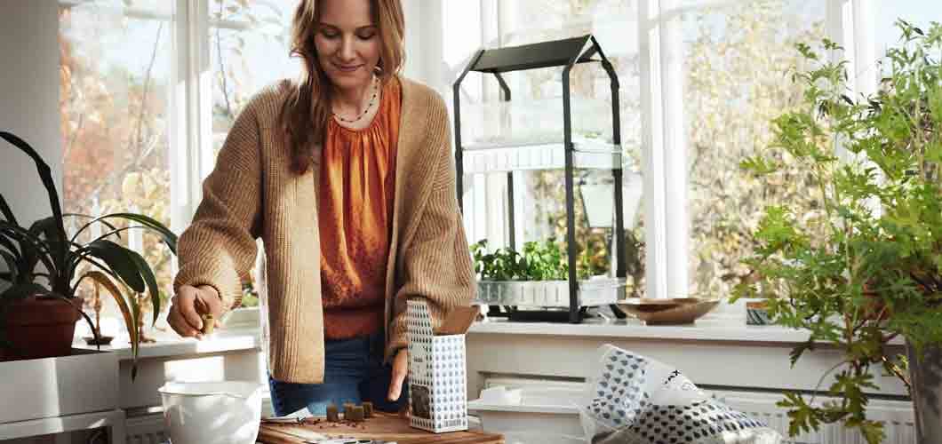 grow-vegetables-and-salad-leaves-at-home-with-the-ikea-vaexer-hydroponic-kit