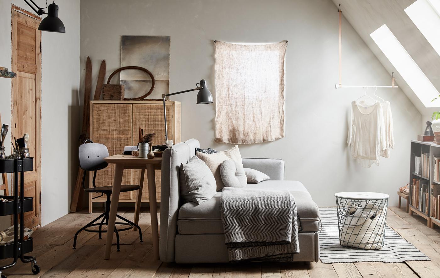 Guest room? Office? Relaxation zone? Yes.