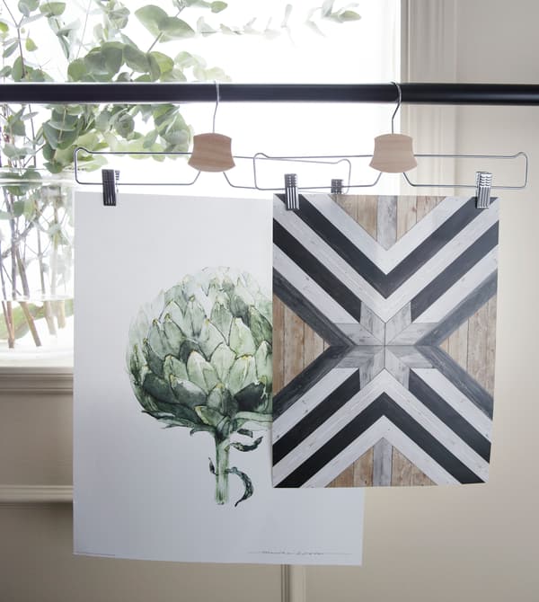 Hang workout gear and stuff you like, such as inspirational images, on your ‘barre’ to make it more you! Just attach some posters to trouser hangers. Try IKEA BUMERANG chrome plated Trouser/skirt hanger!
