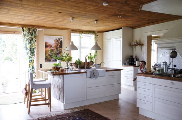 Helena was inspired by restaurant kitchens, the design complementing the traditional character of the house.