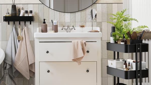 מערכת HEMNES לחדרי אמבטיה.