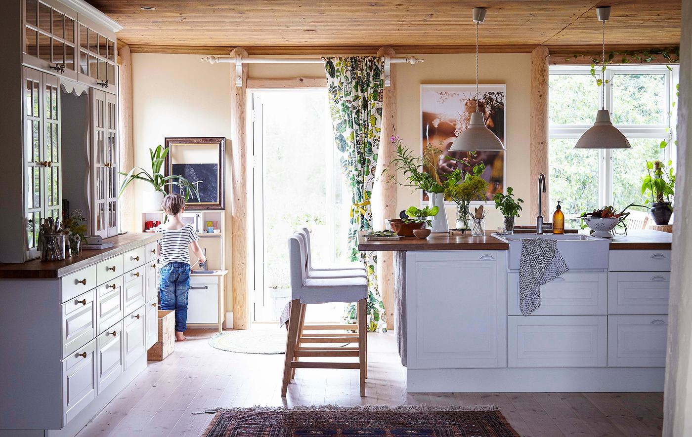 How to capture traditional country style in your home.