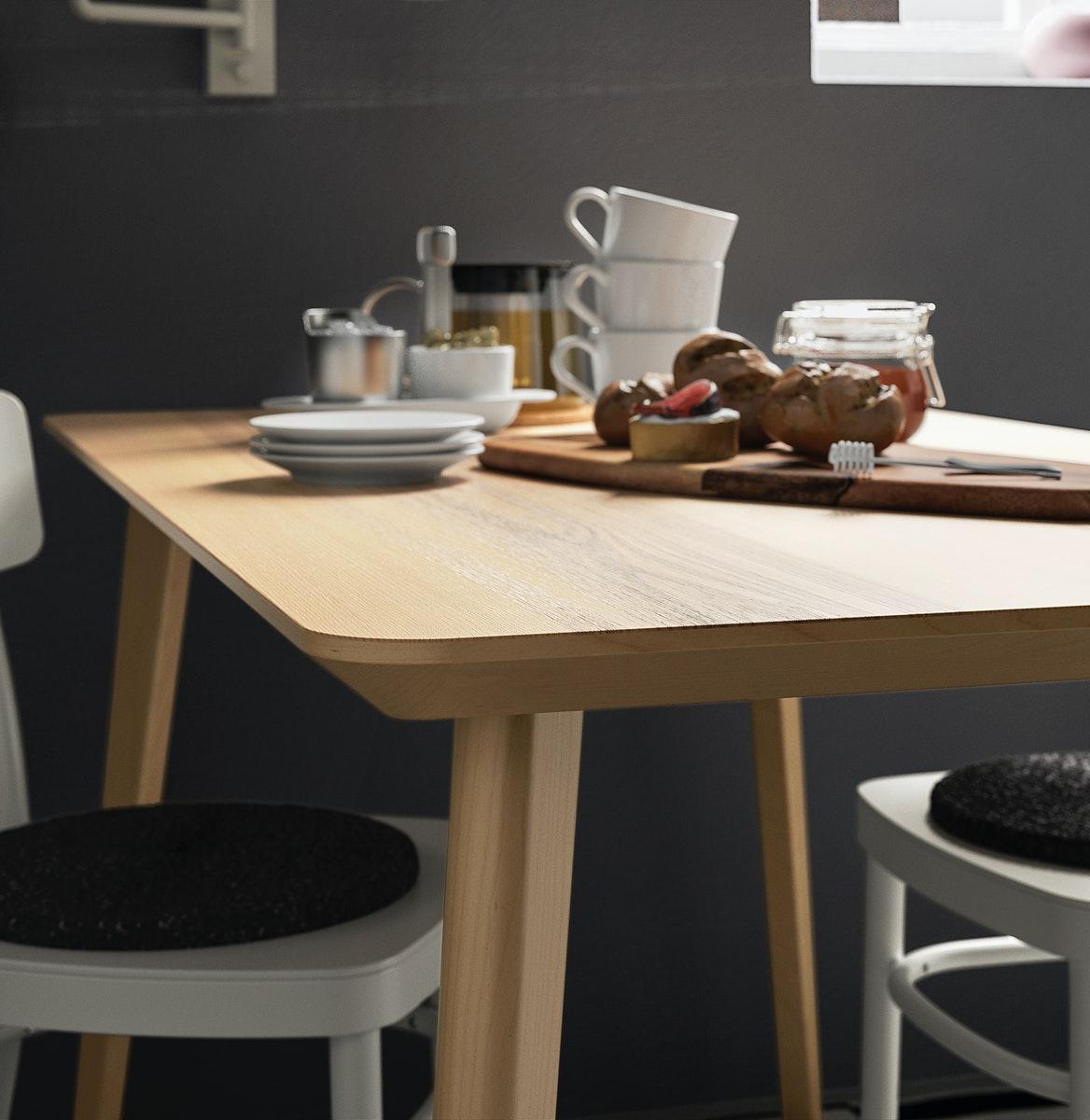 Ideas for choosing your dining table material.