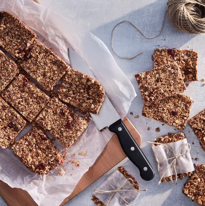 Ideas for granola bars with dates and cranberries.