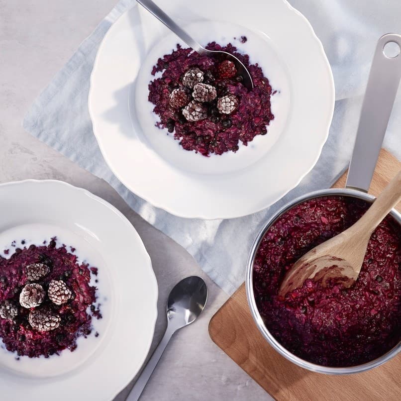Ideas for porridge flavoured with blueberries.
