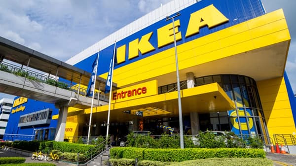 IKEA Alexandra building in blue and yellow.