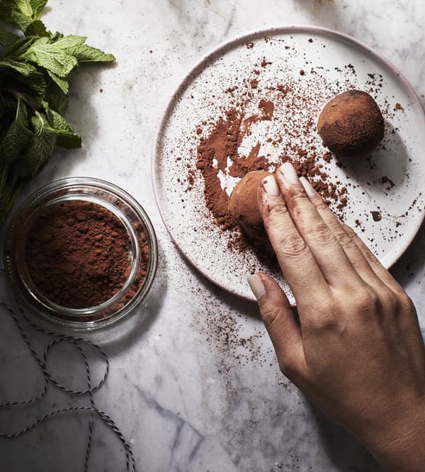 IKEA EGENTID teas can be used to flavour desserts, like these cocoa and mint tea truffles. 