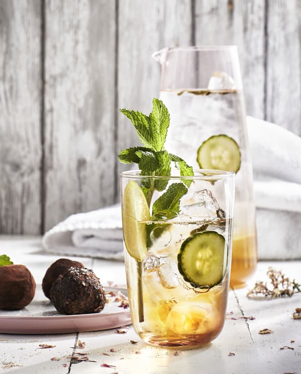 IKEA EGENTID teas can be used to make this citrusy lemongrass tea on the rocks.